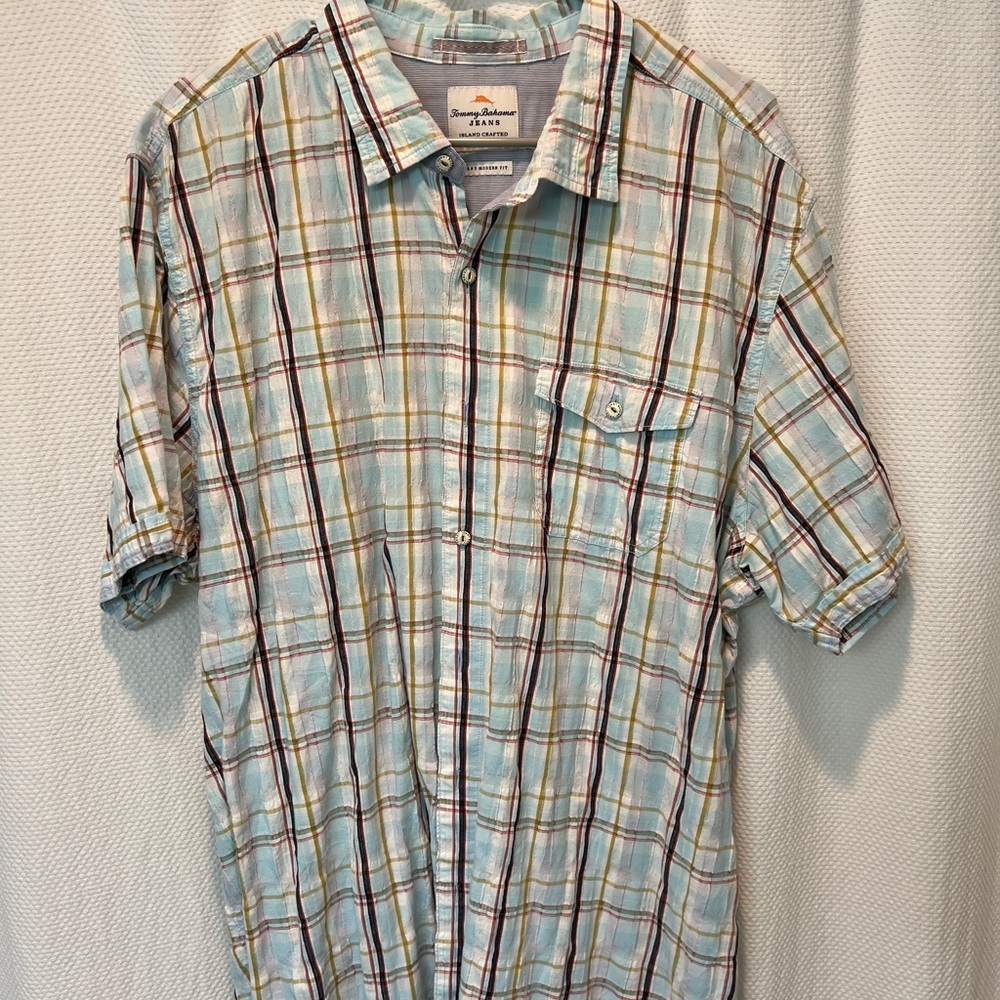 Tommy Bahama Men's size XL button up short sleeve shirt